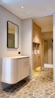 Metrolux City Contemporary Hotel - 2