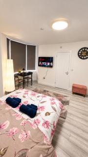 Explore Cardiff - Stylish Studio Apartment Near City Centre - 6