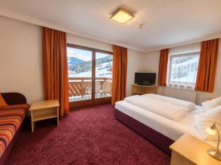 Hotel Sommerer - 100m to Ski Lift & 5 Min Walk to Hinterglemm Centre - 8