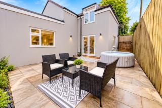 Beautiful 3 Bed Cottage - Hot Tub & Free Parking - 6