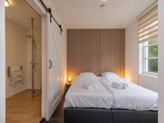 Holiday Home in Zeeland with Romantic Terrace - 8