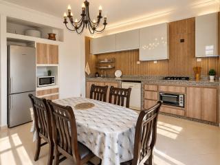 Grand appartement lumineux avec balcon & parking idéal familles et pro - 3