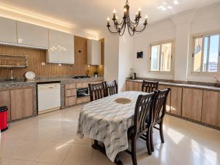 Grand appartement lumineux avec balcon & parking idéal familles et pro - 2