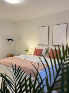 Moderne & gemütliche Ferienwohnung bis zu 8 Personen - 0