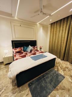 The Elite Stay Luxury Living in Chhatarpur - 7