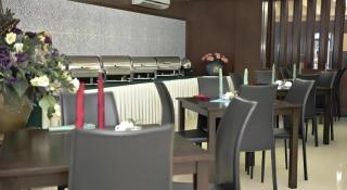 Golden Hotel - 4