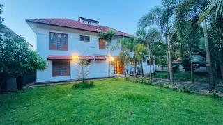 Elegant 4BHK AC Villa Aluva Near Rajagiri Hospital - 7