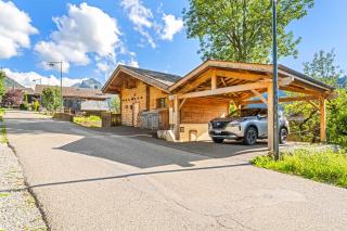 Cozy Chalet with Private Parking Sleeps 7 - 9