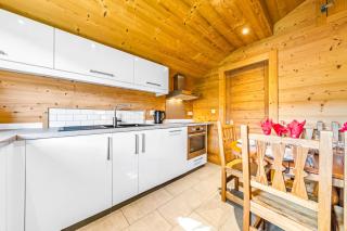 Cozy Chalet with Private Parking Sleeps 7 - 4