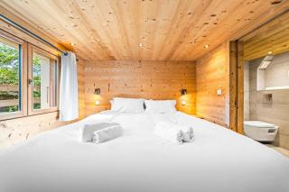 Cozy Chalet with Private Parking Sleeps 7 - 2