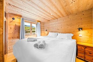 Cozy Chalet with Private Parking Sleeps 7 - 4