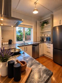 Country Charm - Central Hamilton - 6