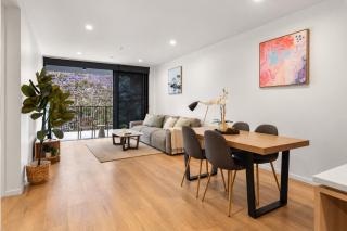 Indooroopilly Central-2BR 2BA with Free Parking - 9