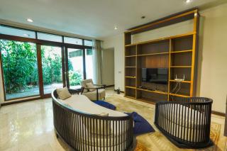 Versatile House With Beautiful Garden Beyond - 8