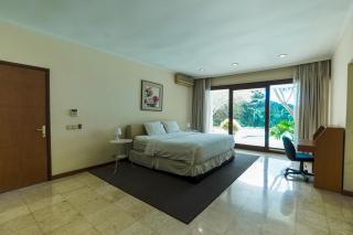 Versatile House With Beautiful Garden Beyond - 3