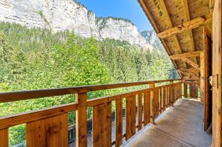 Large Mountain Chalet with Hot Tub Sleeps 19 - 7