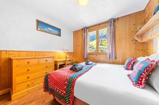 Large Mountain Chalet with Hot Tub Sleeps 19 - 1