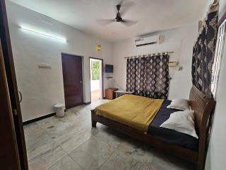 Meenakshi Holiday Resort - 6