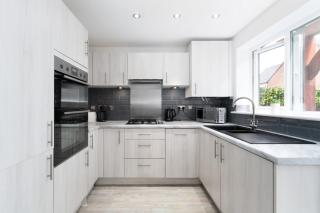 Sheffield Boutique 4-Bed Home - 9