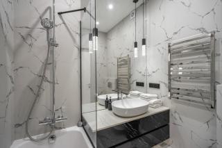 7-122 Novopecherski Lypky, Verkhogliad 12, Kyiv centre, panoramic city view, 15 kW backup power, Petrovdom Apartment - 7