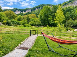 Katskhi Cottage 5 Min to Katskhi Pillar, Private Patio with Pizza Oven - 4
