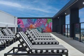 2 Bedroom Apartment in Heart of Southport丨Tram & Pacific Fair - 8