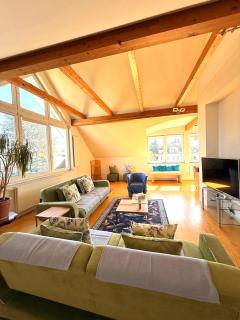 Big & Cosy City Apartment - 0