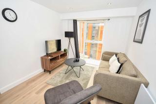 Modern & Spacious 1 Bedroom Leeds Apartment - 3