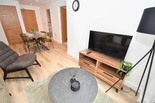 Modern & Spacious 1 Bedroom Leeds Apartment - 2