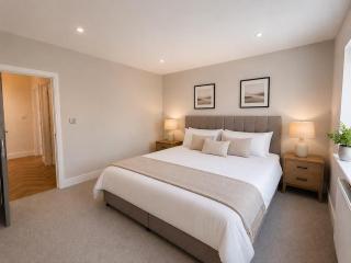 Ampthill Bungalow I Brand New I Sleeps 6 I Driveway Parking I Office I Fast Wifi I Smart TVs I By Yoko Property - 2
