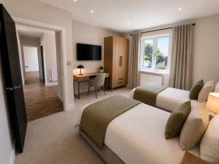 Ampthill Bungalow I Brand New I Sleeps 6 I Driveway Parking I Office I Fast Wifi I Smart TVs I By Yoko Property - 5