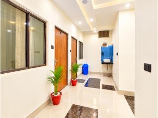 MateShri Palace Ayodhya - A Peaceful Stay Near Shri Ram Janmabhoomi, Hanuman Garhi & Ayodhya Spiritual Heritage Comfortable Family Rooms, Wi-Fi & Easy Access to Major Temples - 3