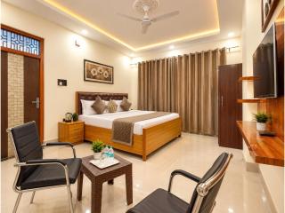 MateShri Palace Ayodhya - A Peaceful Stay Near Shri Ram Janmabhoomi, Hanuman Garhi & Ayodhya Spiritual Heritage Comfortable Family Rooms, Wi-Fi & Easy Access to Major Temples - 0