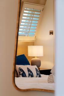 Bijou Beachfront Gem, Rock - 4