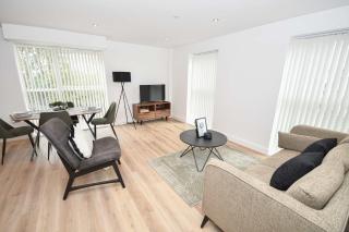 Convenient 2 Bedroom Apartment in Leeds w WiFi - 0