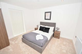 Convenient 2 Bedroom Apartment in Leeds w WiFi - 7