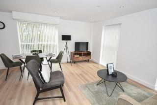Convenient 2 Bedroom Apartment in Leeds w WiFi - 2