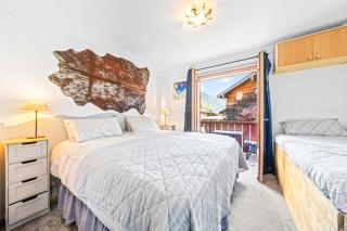 2 Ensuite Bedrooms Walk to town On Bus Route - 2