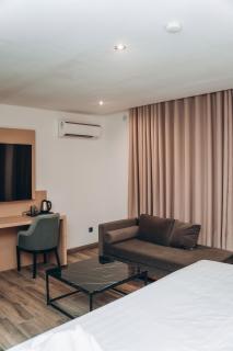 The pharaoh's hotel - 8
