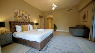 Fully Renovated Spacious Luxury 5BR plus Maid's Room By La Buena Vida Holiday Homes - 7