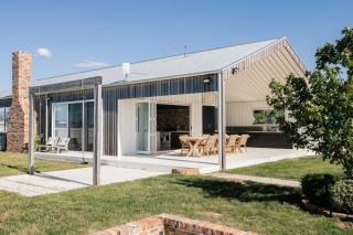 Carrick Farmhouse - 8
