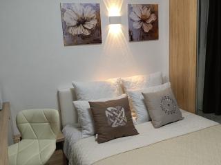 Kyiv Cocoon, Warm & Unique Apartment near Rail Station - 9