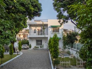 ALAYA STAYS Casa Bianca Pet-Friendly 3 BHK Villa with Private Plunge Pool, Cascading Waterfall, Gazebo, Treetop Balconies & Garden Lawn - 0