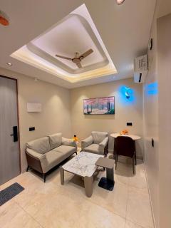 The Perch 14th- Cozy 1BHK Studio-City View-In Mall - 4