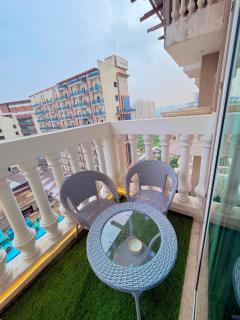 The Perch 14th- Cozy 1BHK Studio-City View-In Mall - 1
