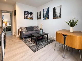 Sleek 1BR Flat Perfect Getaway For Contractors Or Couples - 8