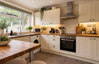 2BD cottage, parking, hot tub, contractors&holiday - 1
