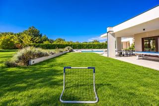 Villa Dora in Central Istria kids friendly with private pool and playground for 10 persons - 4