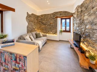 Independent Stone House with Lake View - 9
