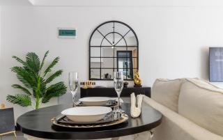 Delight Stays - Modern 1 Bedroom Apartment,15 mins from JKIA Airport & SGR, Nairobi National Park Views, Pool and Gym - 6